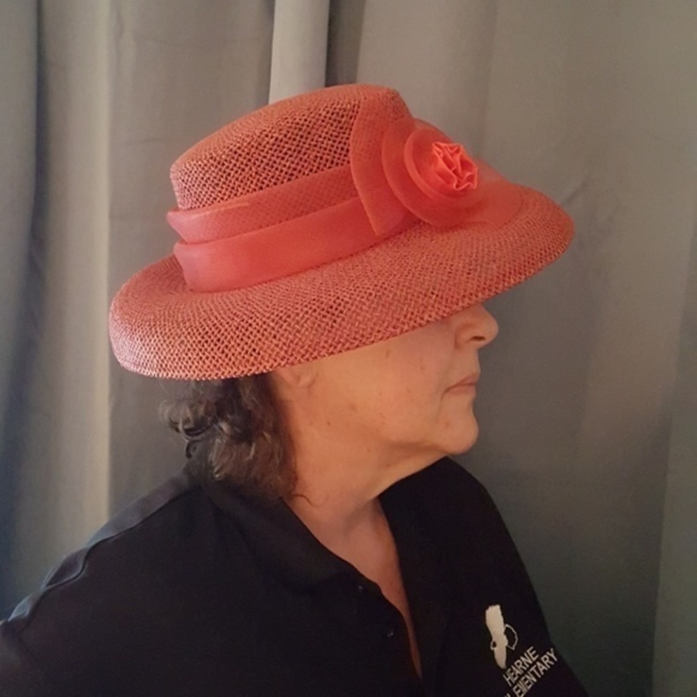 VINTAGE RED STRAW HAT WITH‎ RED FLORAL